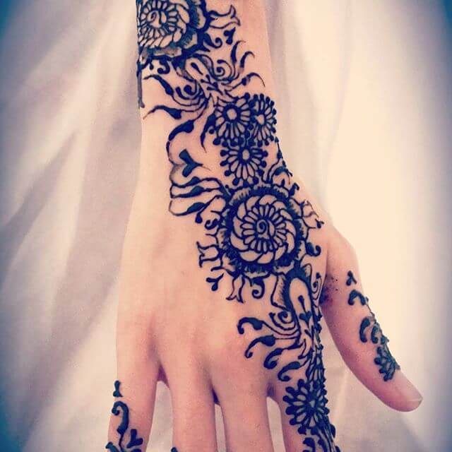 beautiful henna art