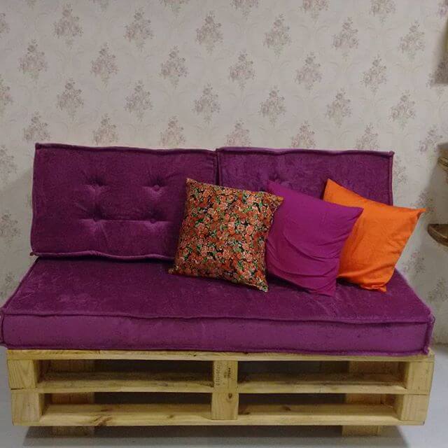 DIY pallet sofa and tables for the modern living rooms
