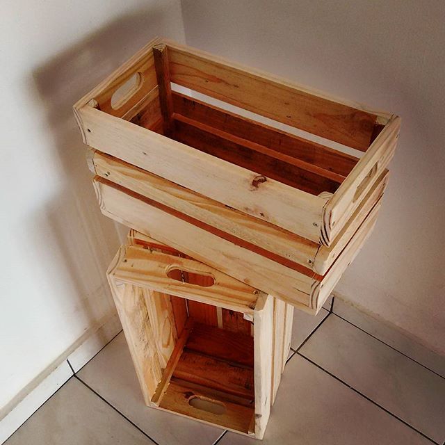 Wooden pallets ideas of DIY Pallet planters, Round Table, and other decorative items