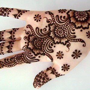 less detailed henna art