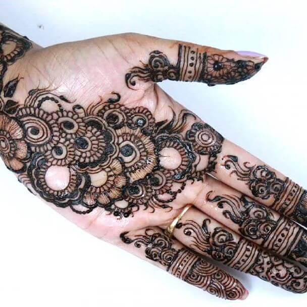 beautiful less detailed henna design