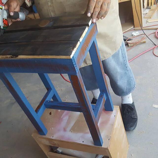 DIY pallet table behind your sofa