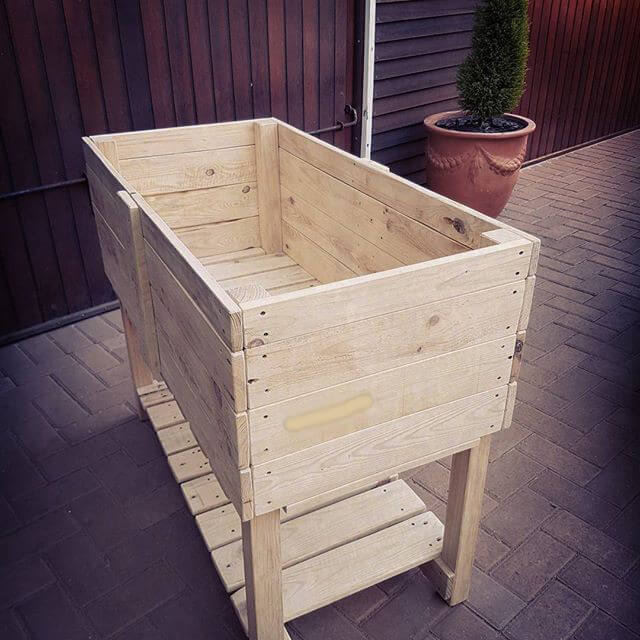Easy to build pallet containers