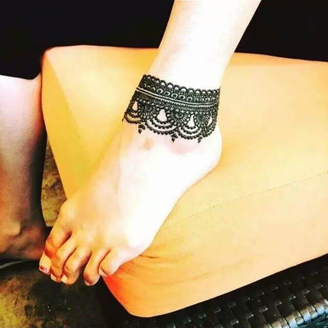 foot art of henna