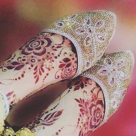 beautiful and unique mehndi design for feet