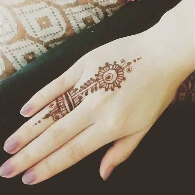 elegant finger mehndi design