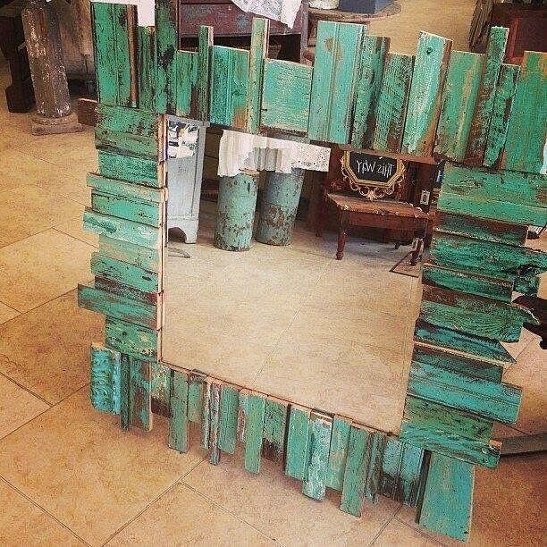 Pallet side table and some innovative pallet projects