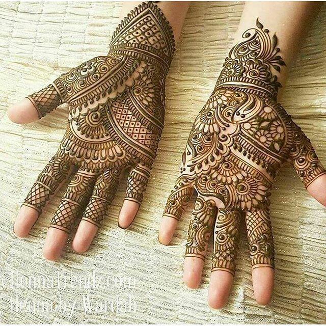 beautiful hands with mehendi