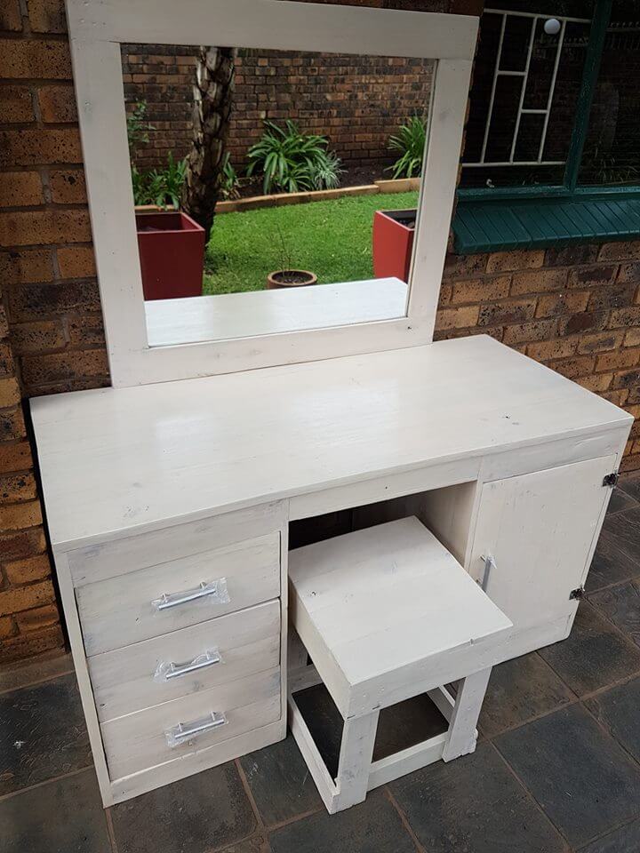 Dressing table specifically for the small rooms