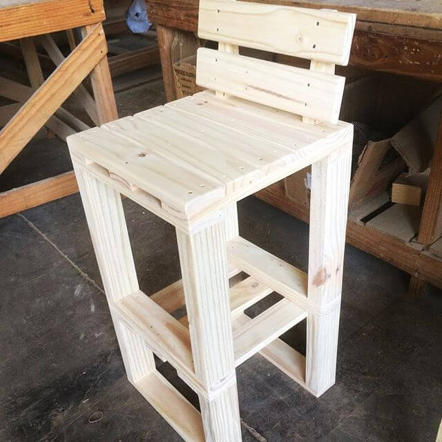 simple pallet chair