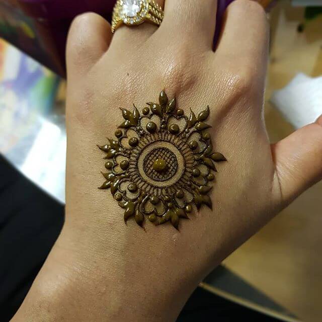 simple mehndi on the back of your hand
