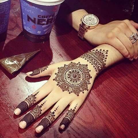 elegant henna art