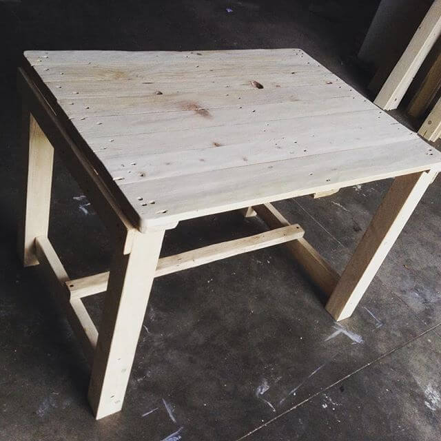 beautiful giant sized pallet table