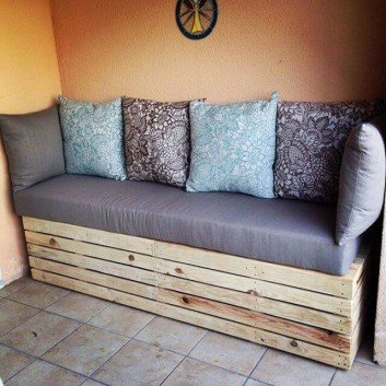 Easy To Make And Contemporary Plans For Pallet Sofas