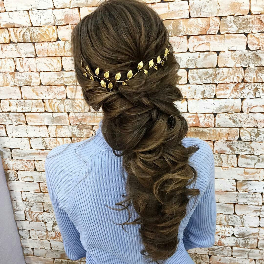 Elle French | Hello Friday! 🤍 Greek Goddess Vibes for this bride 🤍  #bridalhair #teambride #goddess #hairstyles #curls #half #updo #orlando  #styli... | Instagram