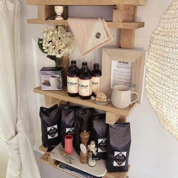 Creative and Innovative Pallet Shelf with Hooks