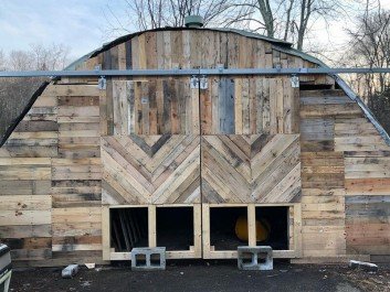 20 DIY Pallet Shed, Barn, and Building Ideas