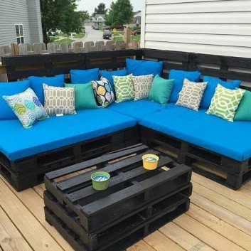 pallet couching for balcony