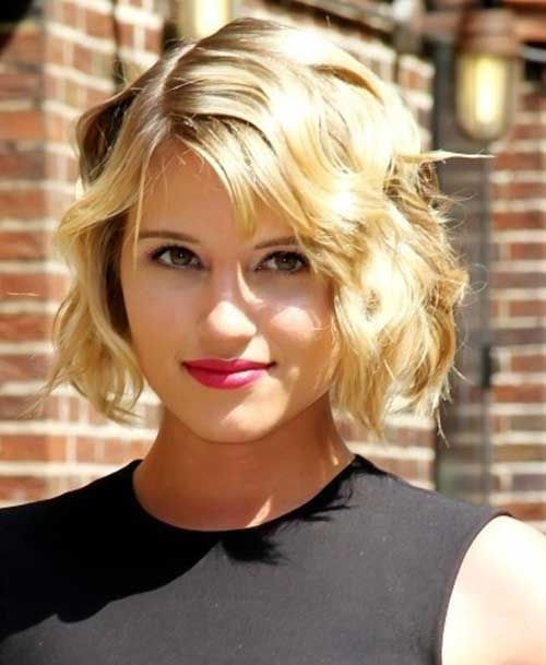 Dented Curls Short Bob Hairstyle for Round Face