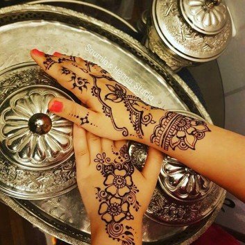 wrist mehndi design for bride
