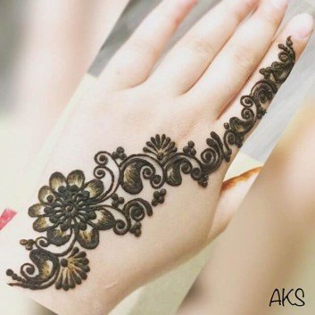 simple classic mehndi designs for hands