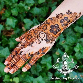 10 Latest Red and Black Mehndi Designs For You
