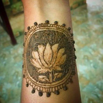 complicated and beautiful henna art