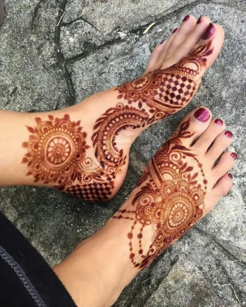 73+ Most Trendy Mehndi Designs for Feet