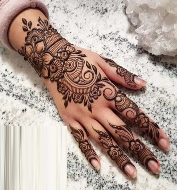 full backhands Mehndi Designs in the new year