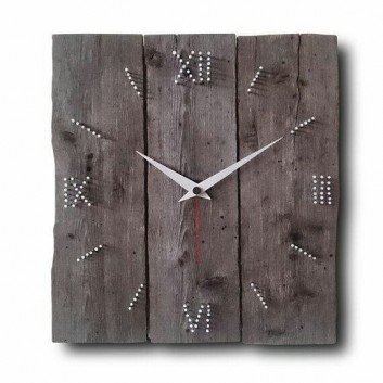 beautiful rustic pallet clock