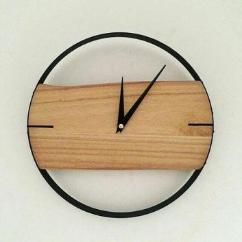 round pallet clock