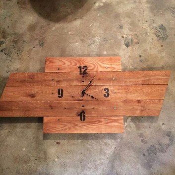 sleek pallet clock