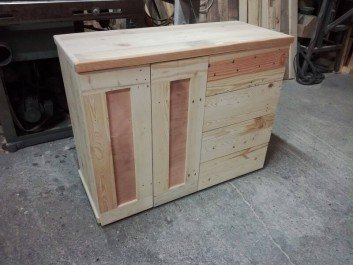 pallet end table with drawer sensod