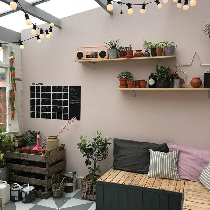 Pallet Wall Shelves with Iron Stand