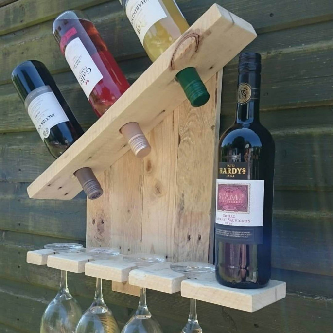 How to Turn Recycled Pallets into Pallet Wall Shelves