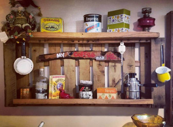 Building Pallet Wall Shelves with DIY kitchen Ideas