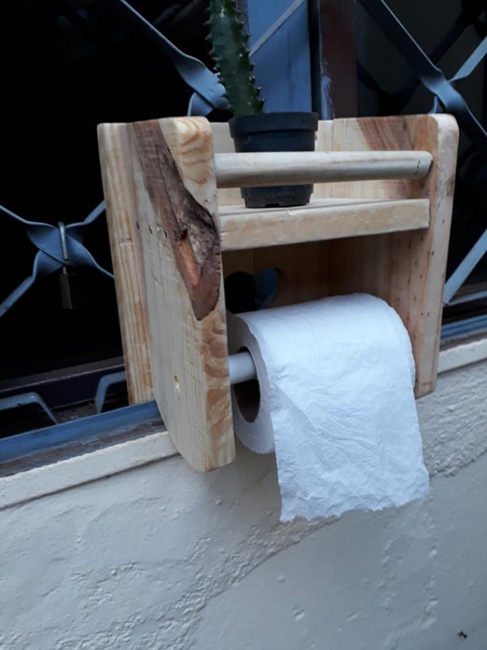 Wooden Pallet Toilet Paper Holder
