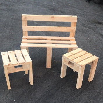 Pallet outdoor furniture bench