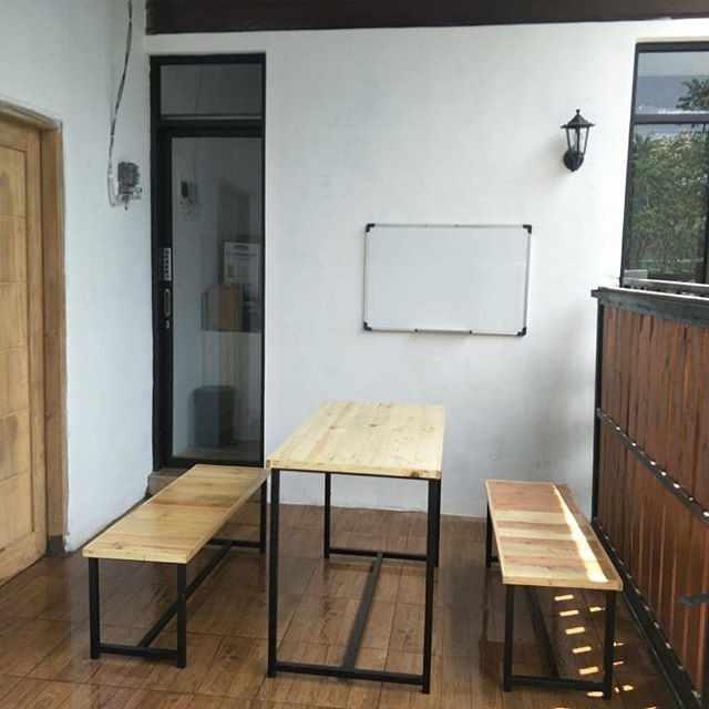 Pallet furniture desk