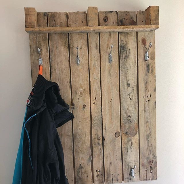 Pallet shelf with hooks