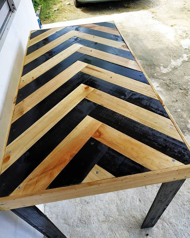 Pallet outdoor table