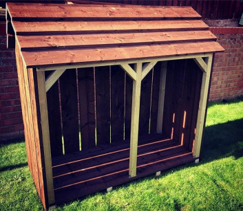 Pallet outdoor shed for woods