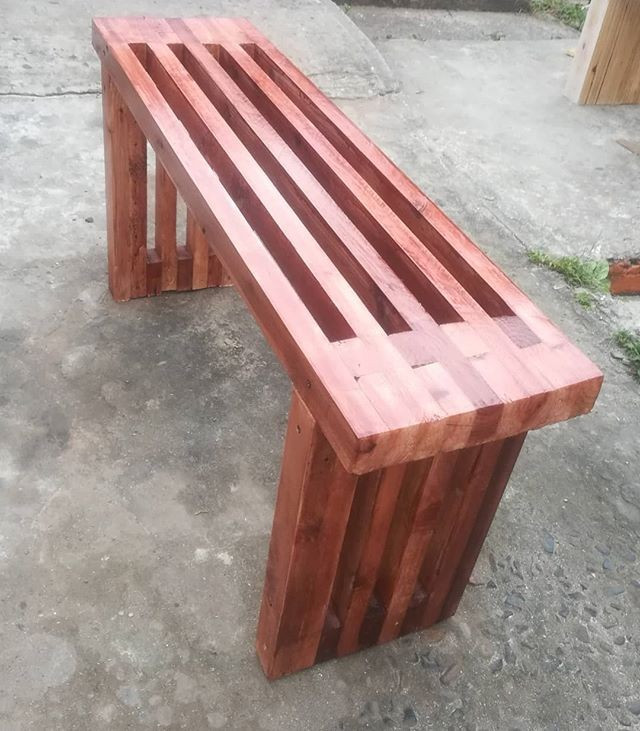 Pallet outdoor bench