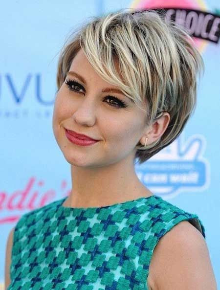 Barrel Curls Bob Short Hairstyle for Round Face
