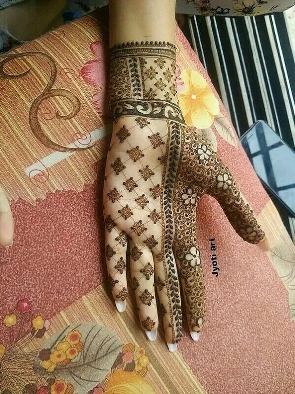 Round Motif Henna Designs for front Hand