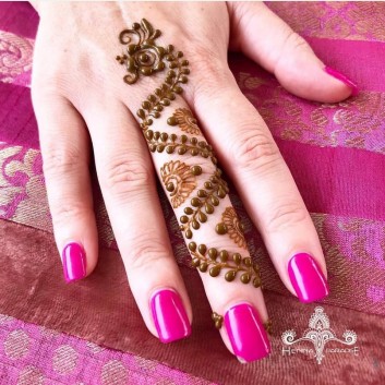 Enchanting and Impressive Easy Mehndi Designs To Be Applied in Less Time