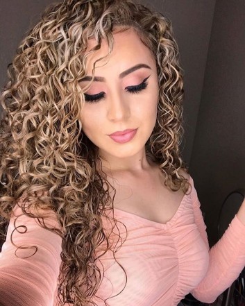 23 Trending Long Curly Hairstyles For Women