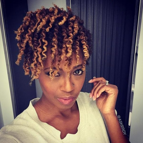 Short Bouncy Curls Hairstyle for Black Women