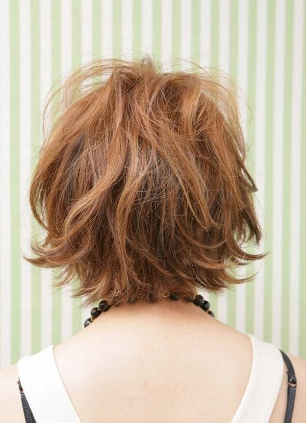 Super Short Curly Hairstyle Jaw- Grazing Bob Short Curly Hairstyles & Haircuts for Women