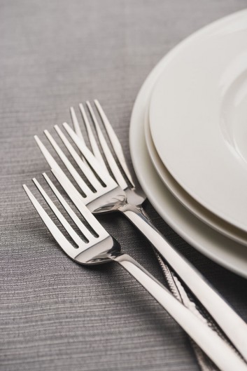 Cutlery and Table Etiquette: improve your Table Manners by following these simple rules